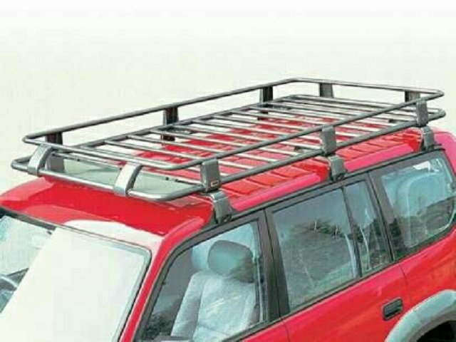 Прямоугольные багажники на крышу автомобиля.